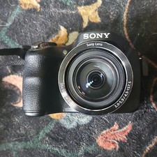 Sony Cyber-shot Bridge Camera 20.1MP scratch on lense