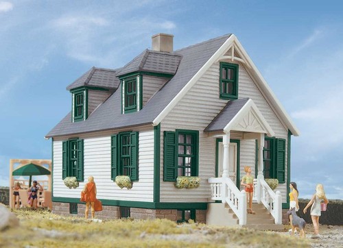 Walthers 3657 Lake Forest Cottage w/Acc