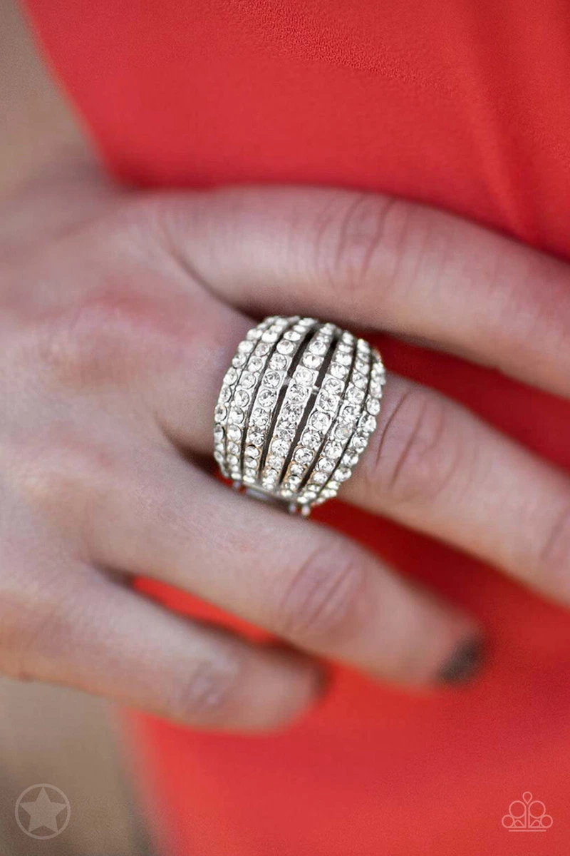 Stretchy band ring display clearance