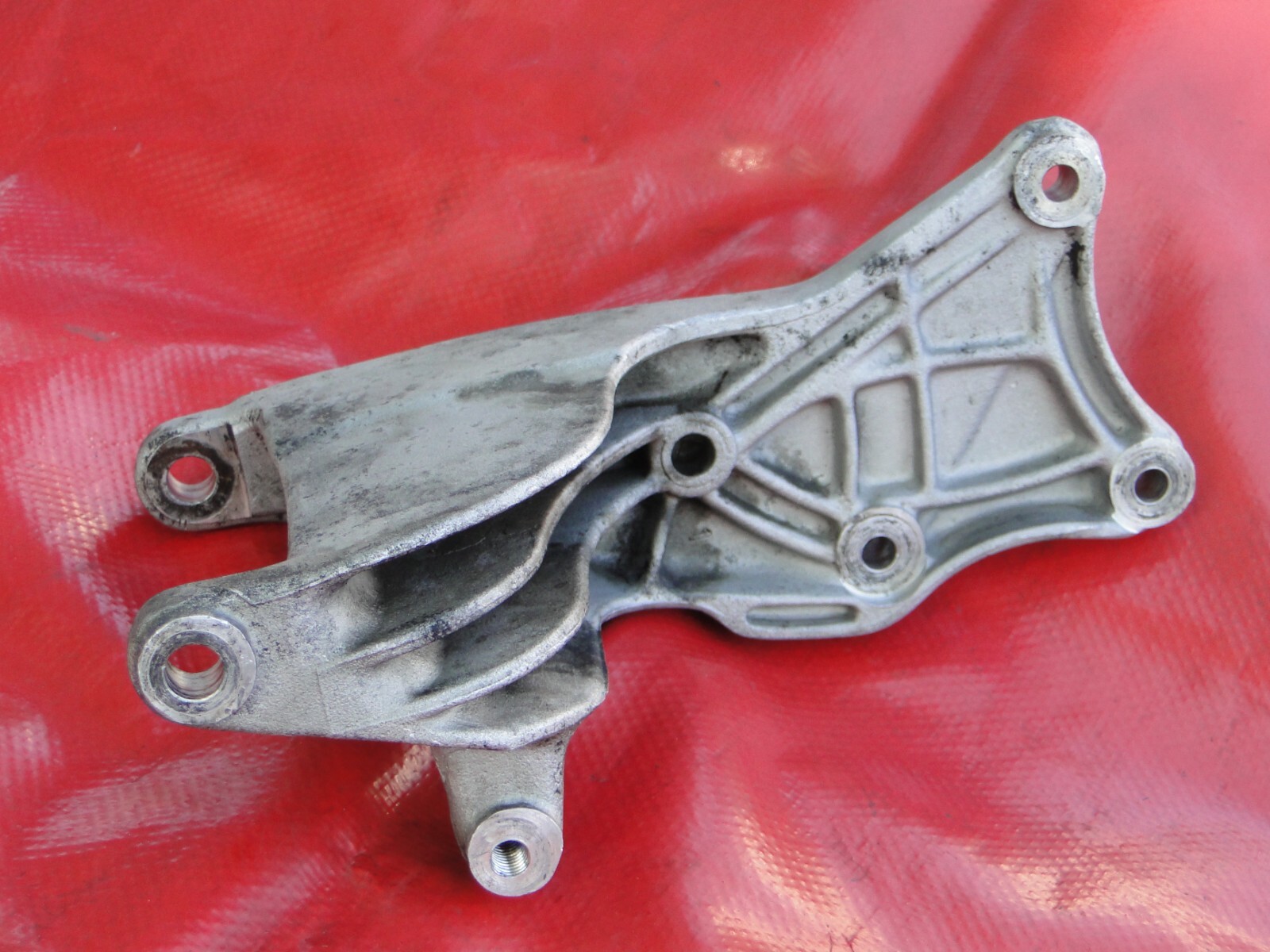 Maserati Biturbo 2.5 V6 AM453 A/C Compressor Bracket 1984-1986 GENUINE 319030318