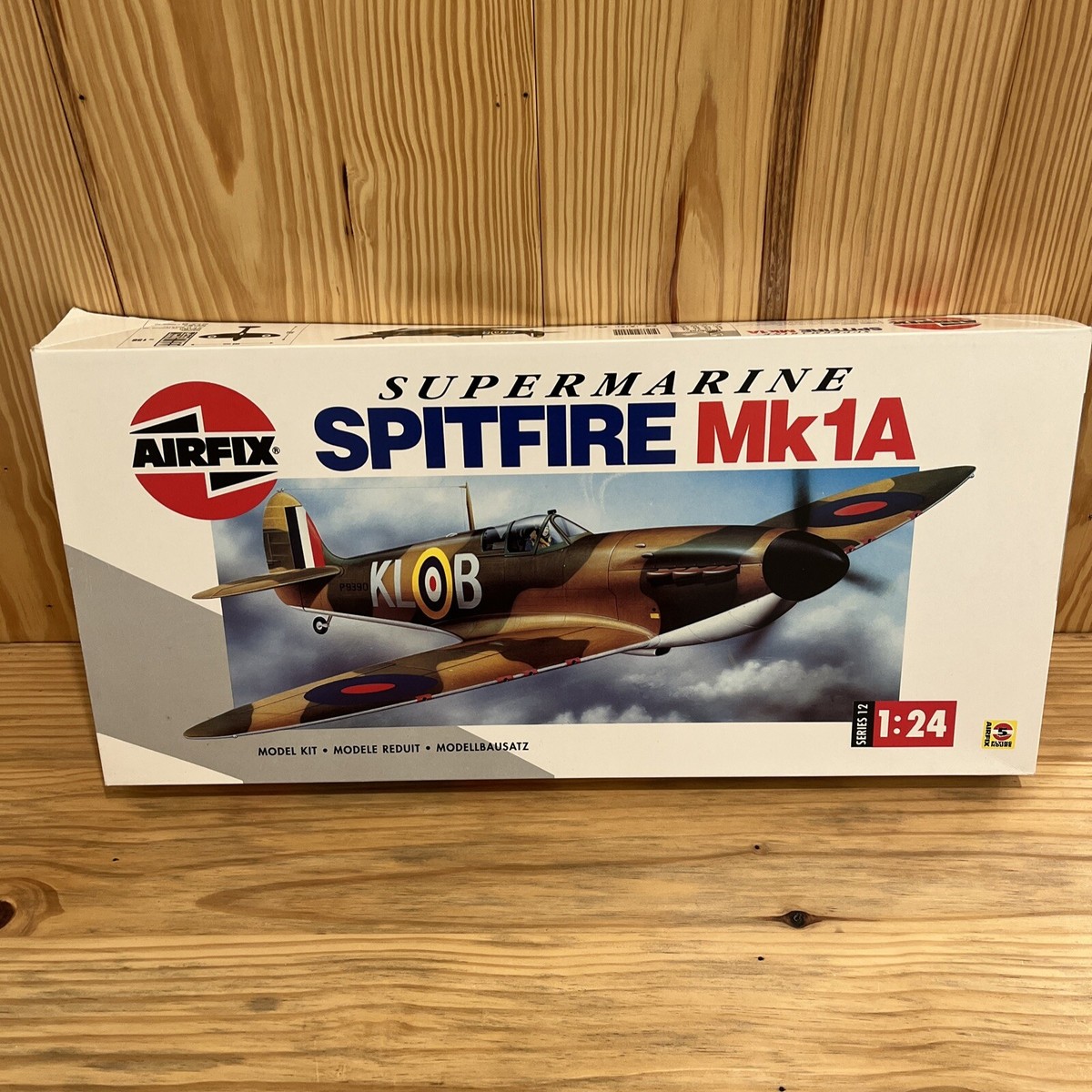 Airfix 1:24 Supermarine Spitfire MK1A model kit #12001 Vintage