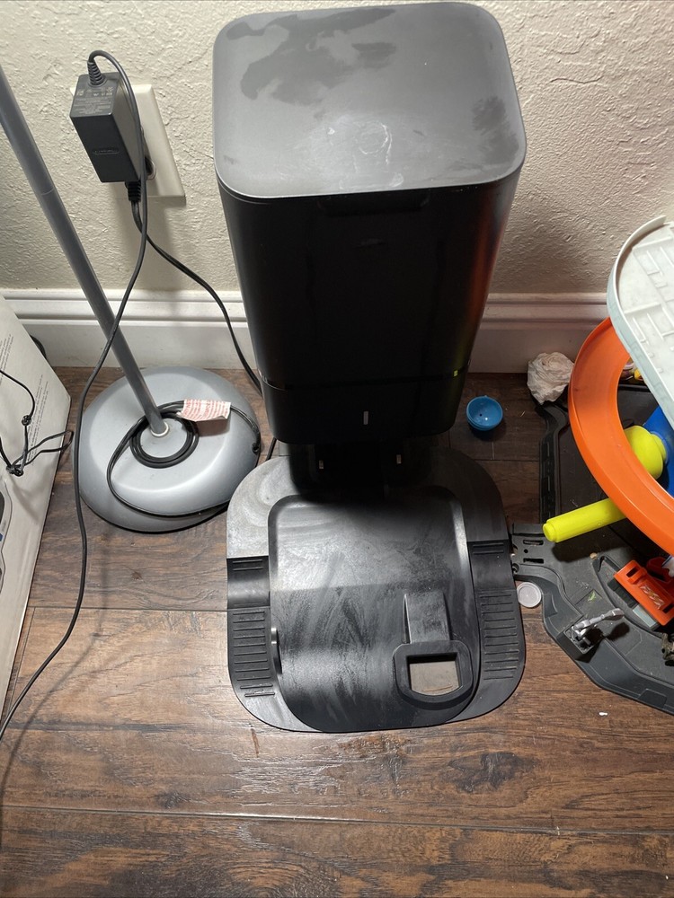 IRobot Roomba Self Emptying Base/charger i-Series (i7, i4, i3)  Used