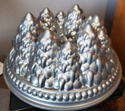 Nordic Ware Pine Forest Holiday Tree Bundt Pan 9 Cups Aluminum Cast E1