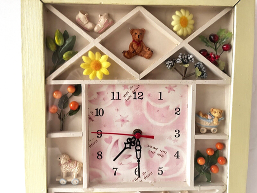 Wooden Decorative Wall Clock Creative Picture Frame ( not working) - Picture 2 of 19