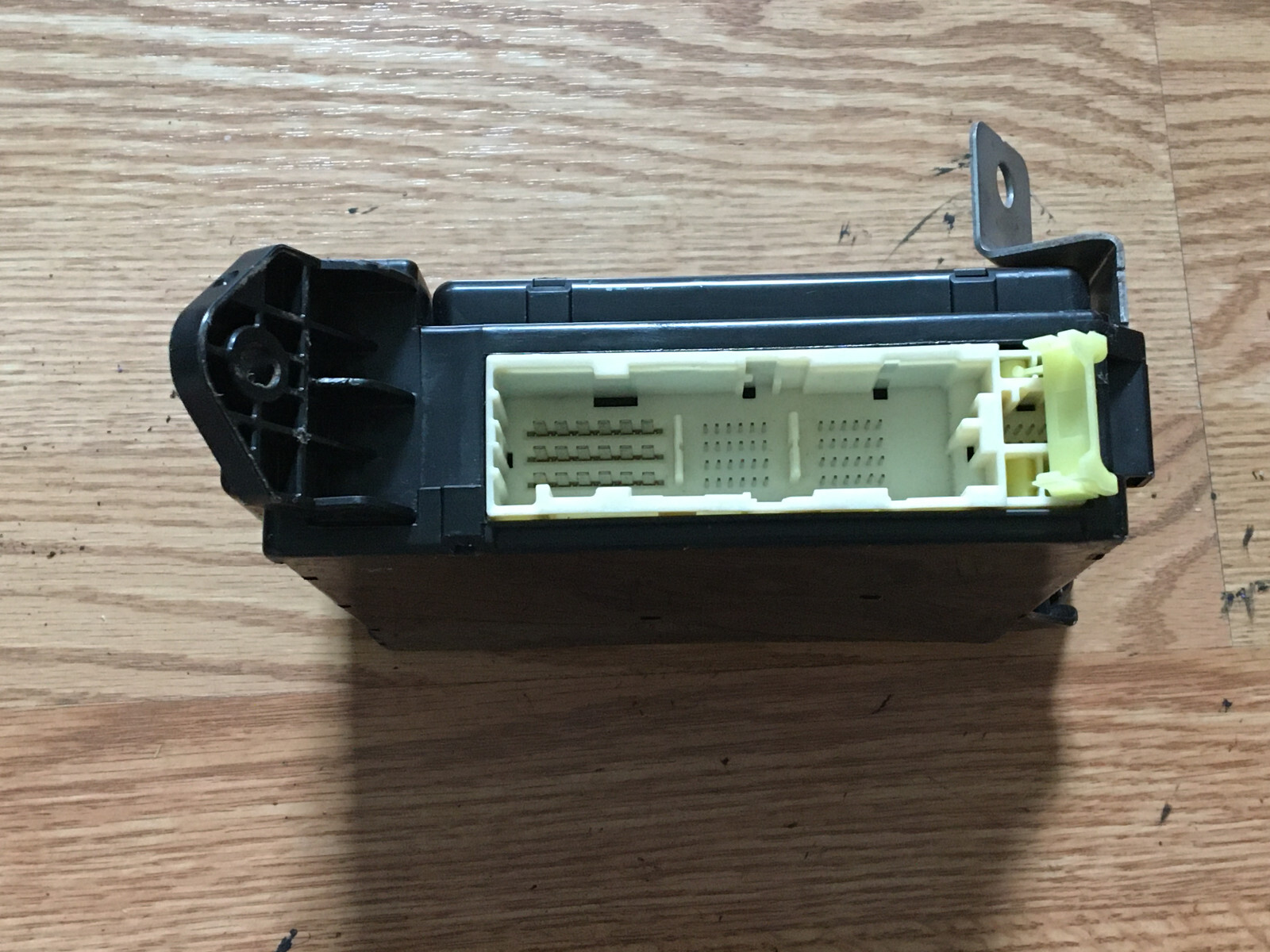 🛑 1117 TOYOTA SEQUOIA JUNCTION BLOCK FUSE RELAY BOX MODULE 827300C183