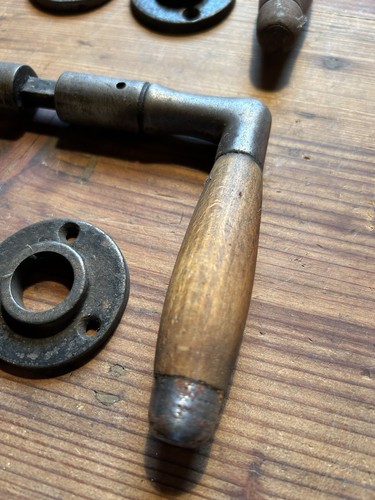 1 v 8 Bauhaus Türklinken Drückergarnitur Art Deco Türgriff Holz Rosetten Eisen - Bild 4 von 10