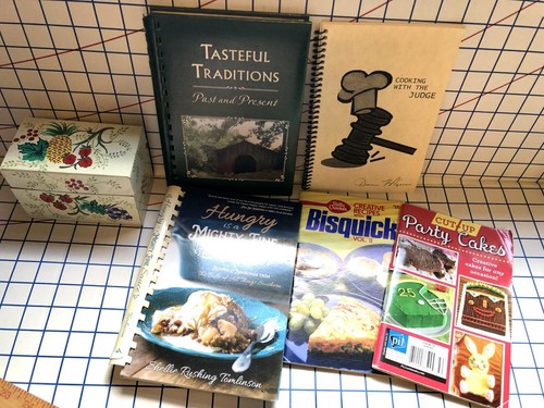 Vintage Cookbooks lot of 5 Baking  and 1 Vintage Recipe Tin Box Made In USA - Imagen 1 de 7