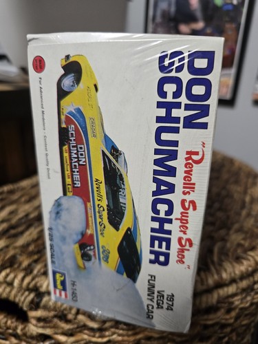 Revell Don Schumacher 1974 Chevy Vega NHRA F/C 1/25 Model Kit New Sealed - Picture 2 of 5