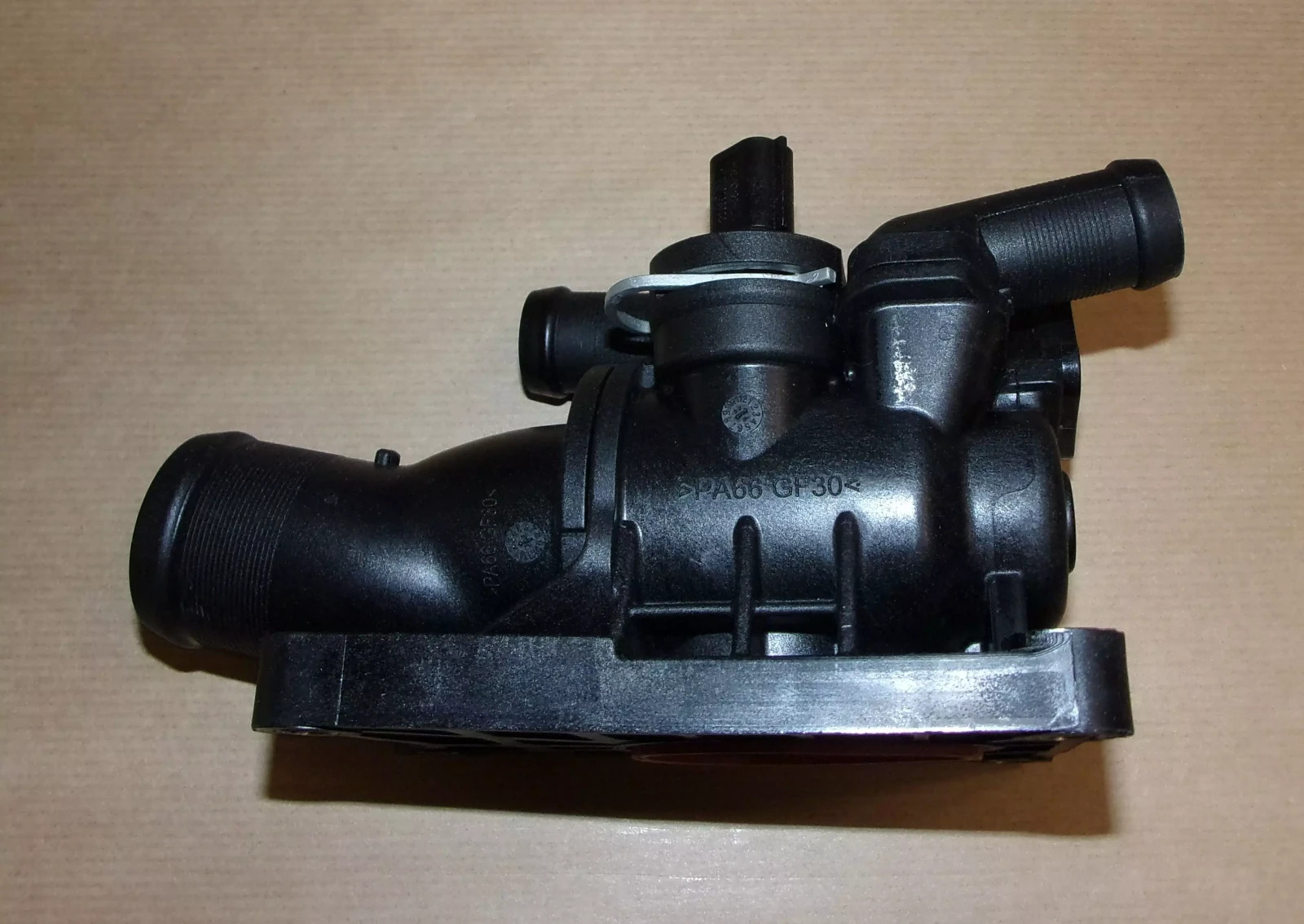 Boîtier thermostat 110606973R Dacia de qualité d'origine pour système thermique