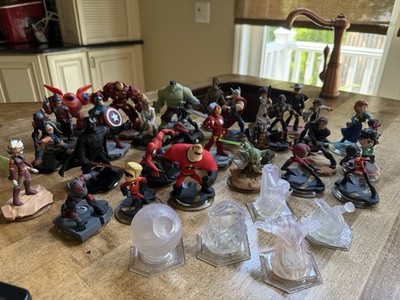 Disney Infinity Lot 20+ Figures Plus Marvel, Star Wars, Disney With Playsets