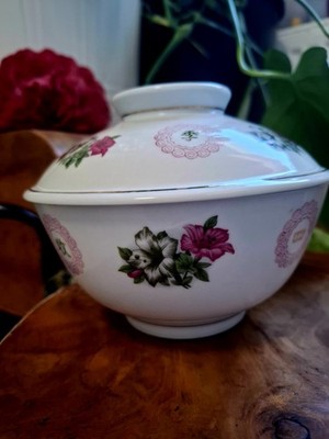 Original Liling China Vintage Porzellan-Bowl Glückssymbole & Lilien Ca. 1970er