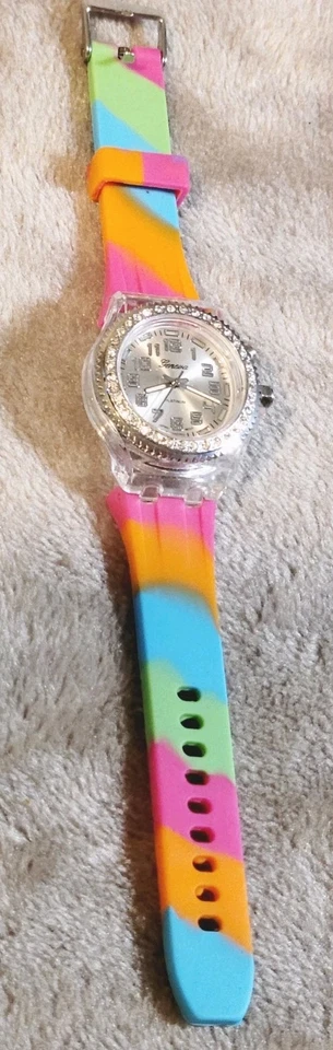 RELOJ GINEBRA PLATINUM CZ LIGHT SHOW 3213 ORGULLO ARCO IRIS COLOR SILICONA Foto 2 de 3