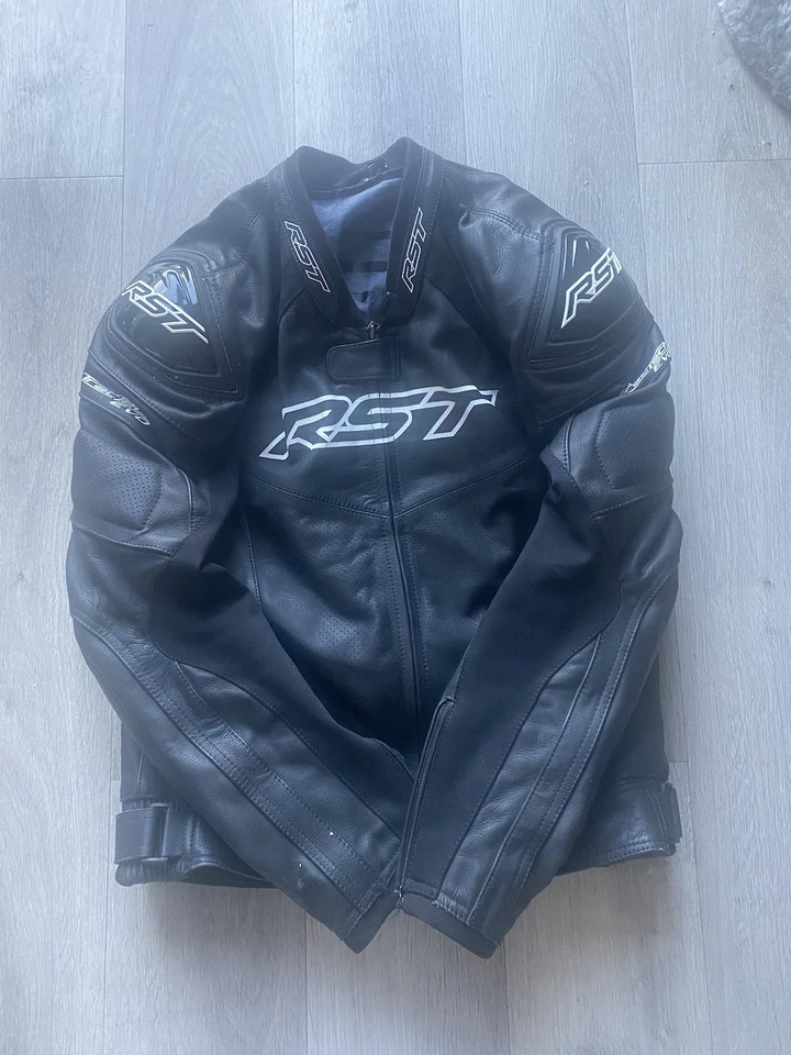 Lightly Used Men's Black RST S1 CE Full Leather Motorbike Jacket Size Medium - Image 4 of 4