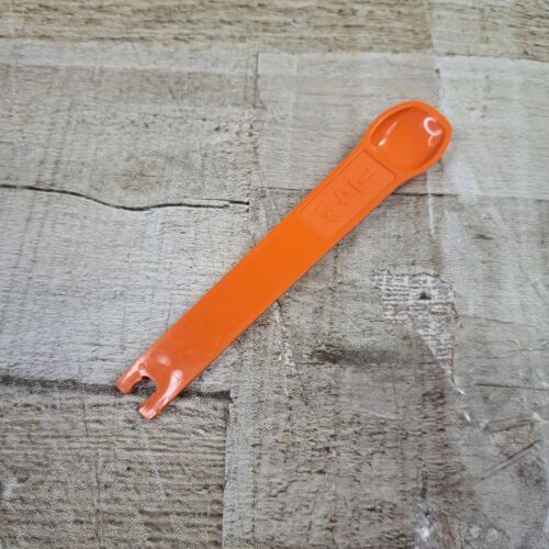 Vintage Tupperware Replacement Measuring Spoon 1/4 TSP Orange 1267