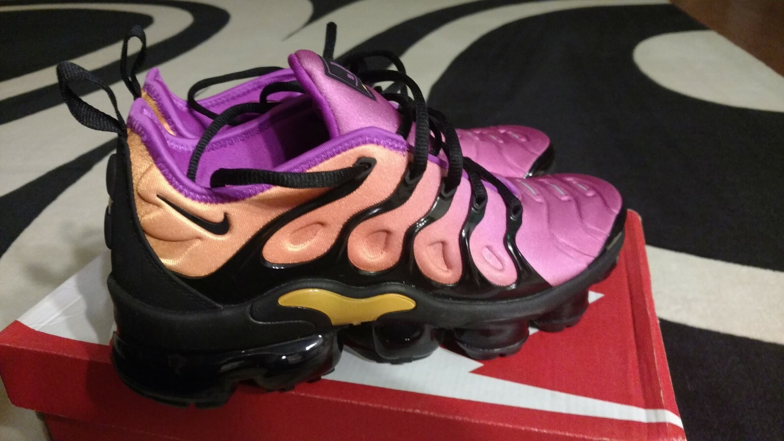 New with Box - Authentic Nike Vapormax plus womens 7.5 Sherbet pink orange New with Box - Authentic Nike Vapormax plus womens 7.5 Sherbet pink orange