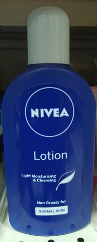 NIVEA LOTION LIGHT MOISTURISING & CLEANSING NON-GREASY FOR NORMAL SKIN - 250ML - Picture 2 of 3