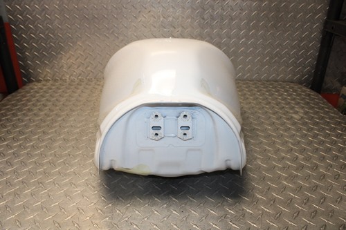 17 / 24 Suzuki GSXR1000 / GSXR 1000 Fuel Gas Tank OEM 44100-17K00-YKV - Picture 8 of 23