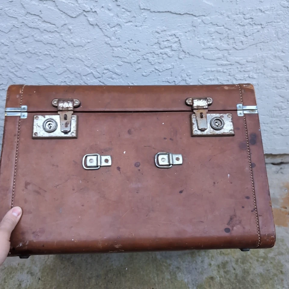 Vintage "Your Chance" Leather Luggage HAT Case Shanghai China Size 18x18x12.5 - Image 2 of 4