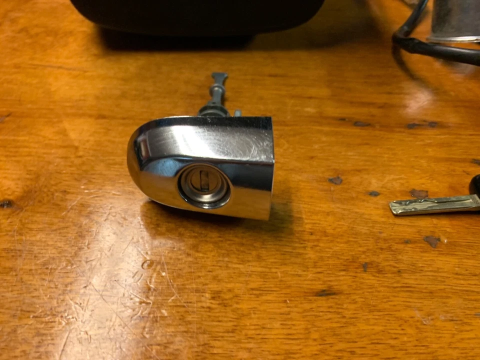 Kia Sorento 2011-2013 INTERRUPTOR DE ENCENDIDO CON LLAVE Cerradura de puerta del conductor y cubierta de columna Foto 4 de 4