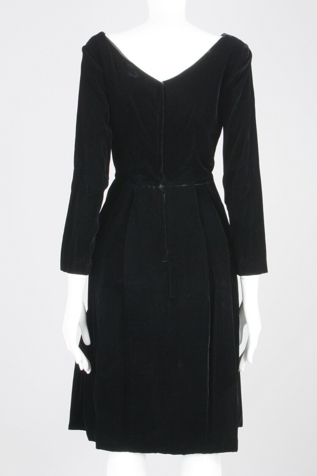 M Vintage 1950s Little Black Velvet Cocktail Dres… - image 5
