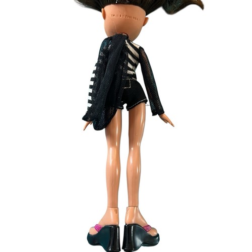 Bratz The Treasures Collection Yasmin Doll With Extra Outfit Vintage 2005 - Picture 7 of 12