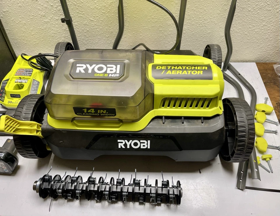 RYOBI-Dethatcher/Aireator-USADO-Dethatcher/Aireator con (2) Baterías 18V 2Ah y Carga Foto 3 de 4