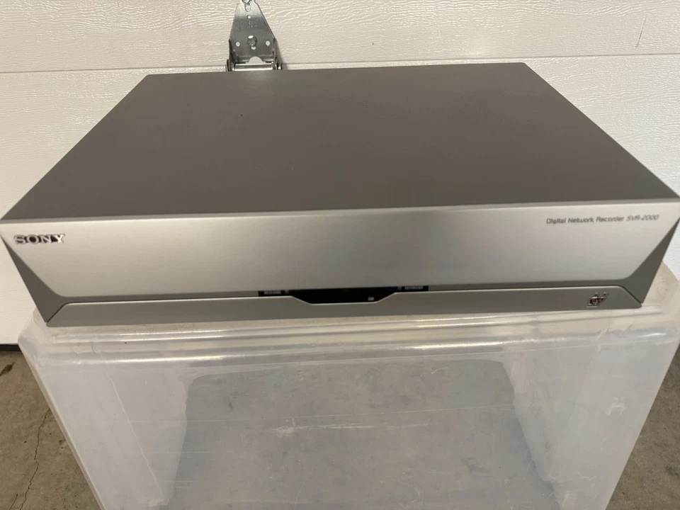 Grabadora de video digital Sony SVR-2000 TiVo 30 GB - sin control remoto - sin cable de alimentación Foto 4 de 4