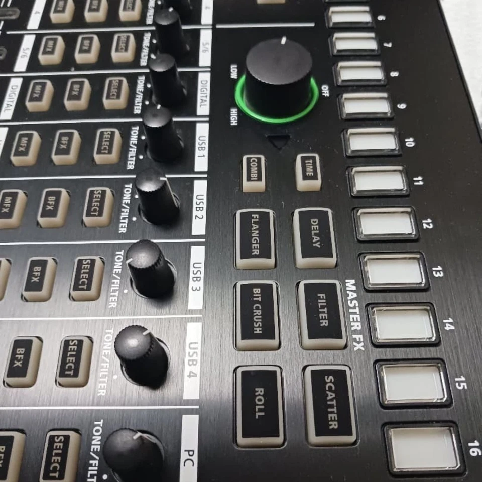 Roland MX-1 18 Channel Performance Mixer Mixing Console Tabletop Black - Image 4 of 4