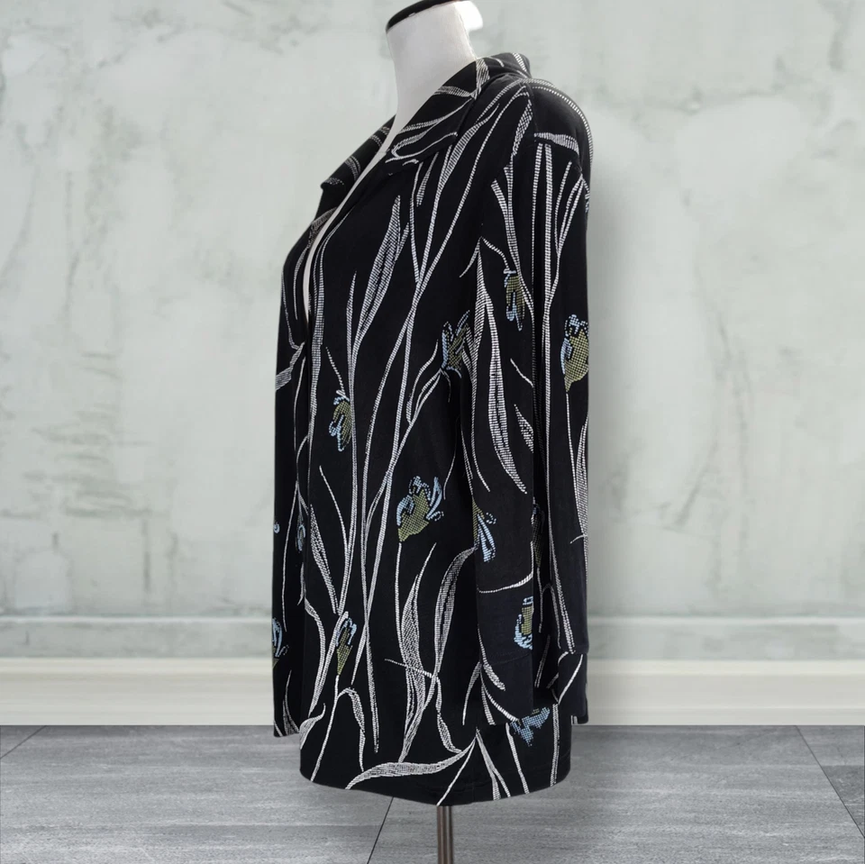 Chaqueta Vikki Vi Frente Abierto Talla 2X Negra Digital Floral Manga 3/4 Tejido Ajustado Foto 4 de 4