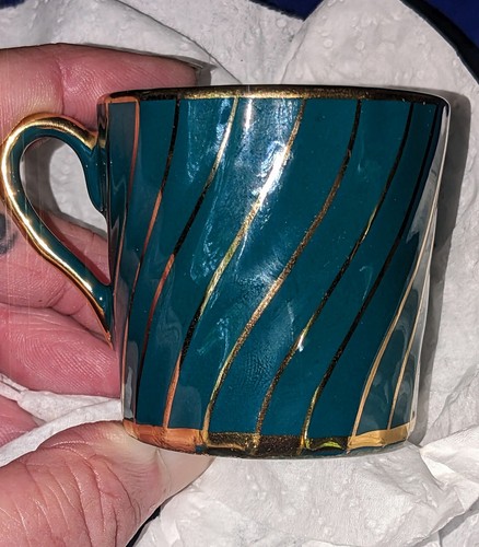 Antique Small Teacup, Paragon? Wavy Ceramic 1~1/2 oz Paragon? Green & Gold, Nice - Picture 5 of 6