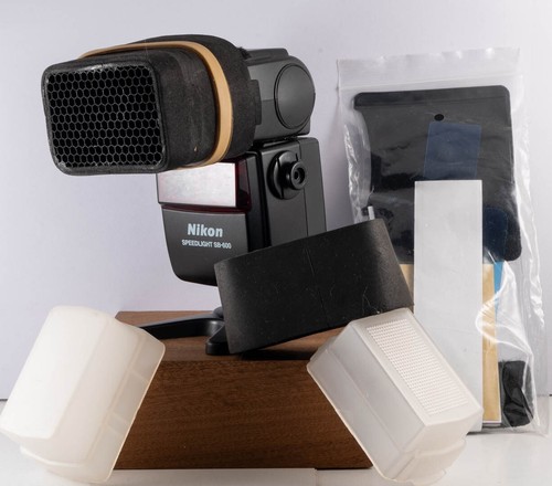 Nikon Speedlight SB-600 Shoe Mount Flash with case and extras. Free S&H