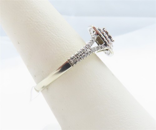 10k White Gold ~1/2CTW Diamond Halo Cluster Ring Size 7 - Picture 4 of 5