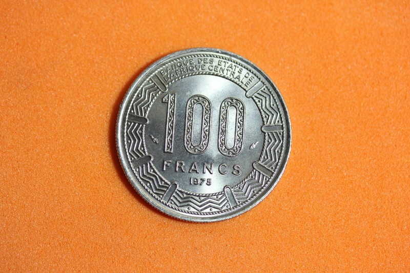 ESTATE FIND 1975- 100 FRANCS CAMEROON #K29310