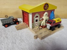 Thomas  Friends Wooden Railway Sodor Service Station Complete plus Max