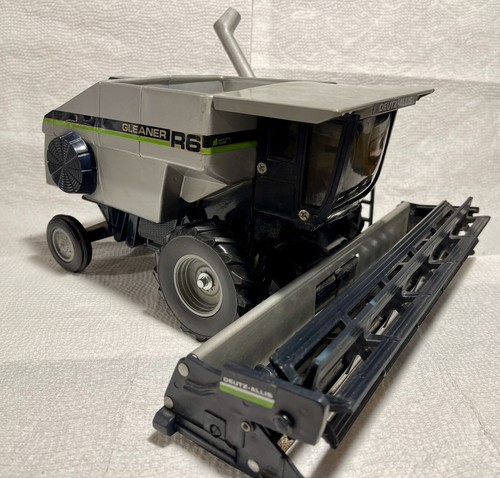 Scale Model 1/24 Scale Deutz-Allis R6 Gleaner Combine Farm Toy Collectible - Picture 2 of 15