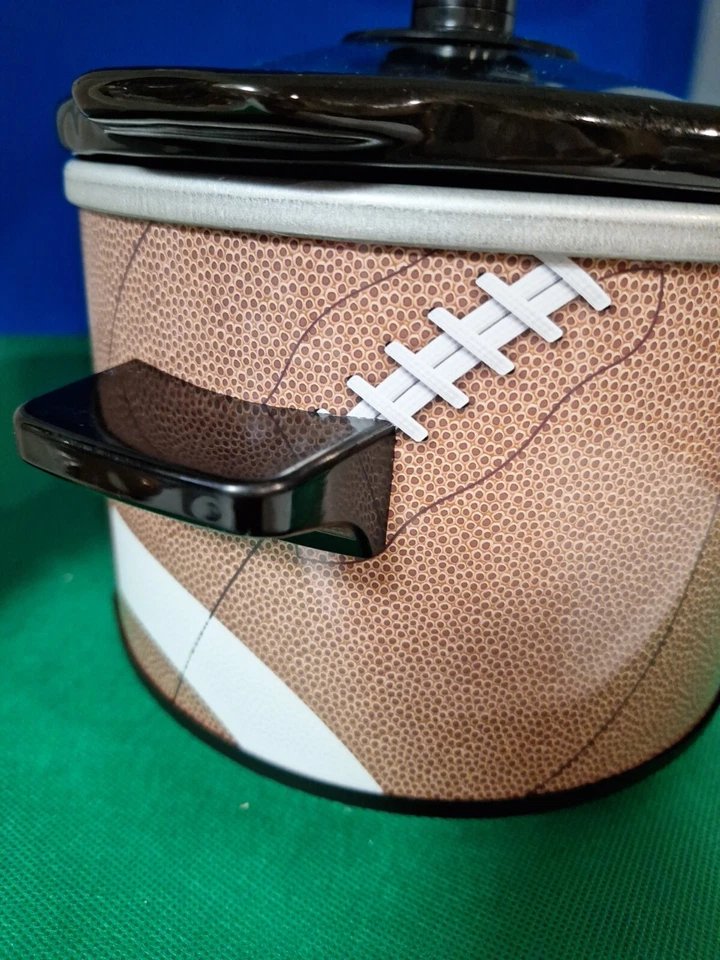 Elite Cuisine 1.5qt Slow Cooker--Football-Model MST-250FB - Изображение 3 из 4