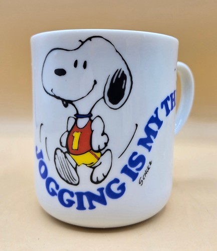 VINTAGE 1965 SNOOPY JOGGING Coffee Cup Mug United Feature Syndicate Schulz Japan