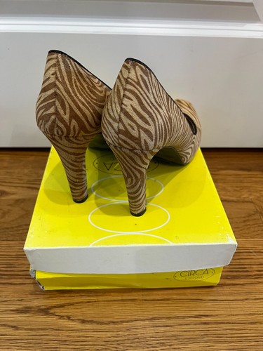 CIRCA Joan & David NIB Wild Genuine Natural Fur Zebra Print Heels Size 9 M - Picture 9 of 12