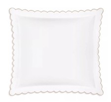 Matouk Dakota Ceylon 2 Standard shams White Champagne Scalloped Embroidered New