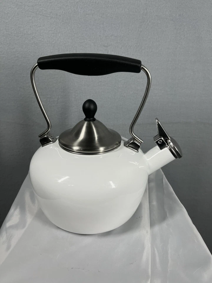 Chantal Victoria 1,8 qt Estufa Tetera Blanca Silbido Tetera Esmalte Sobre Acero Foto 4 de 4