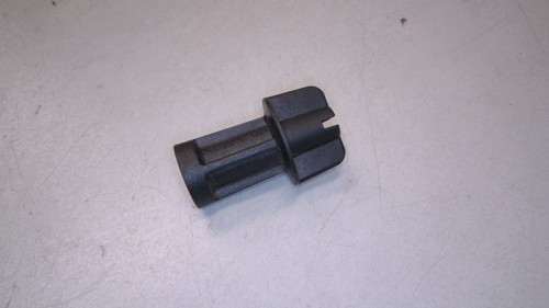 Schraube Halter Rückleuchte Rechts Ford Focus 1.6 Tdci DPF Bj 2011 DYB 2592267