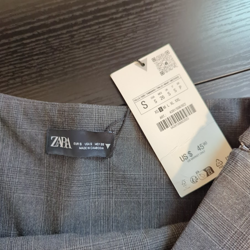Falda corta plisada gris pequeña Zara mini Y2K para mujer nueva con etiquetas - Imagen 6 de 7