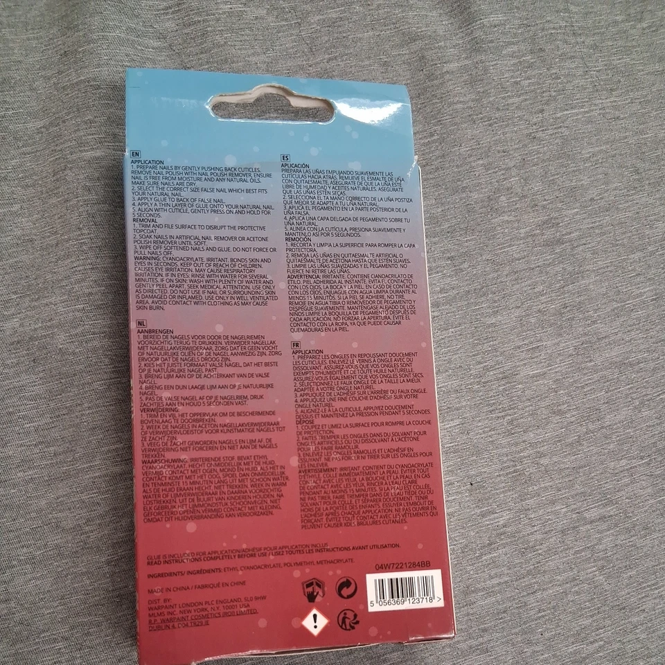 W7 Glamorous Nails - Candysleigh Shiny False Fake Stick On Glue Included Xmas - Image 3 of 4