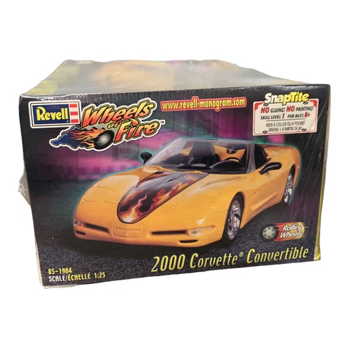 Revell 85-1904 Wheels of Fire SnapTite 2000 Corvette Convertible 1:25 SEALED HTF - Picture 6 of 6