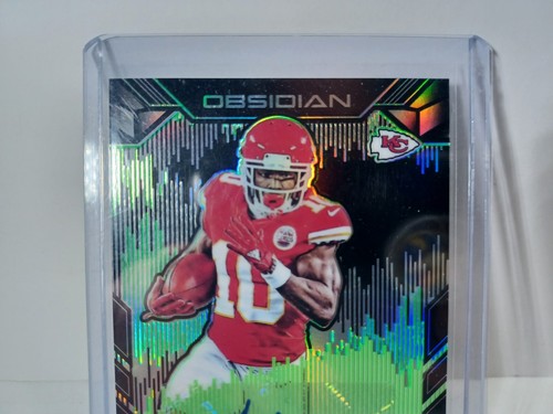 2018 Tyreek Hill Green Autographed Obsidian Aurora numbered 01/15 Excellent Cond - Picture 2 of 6