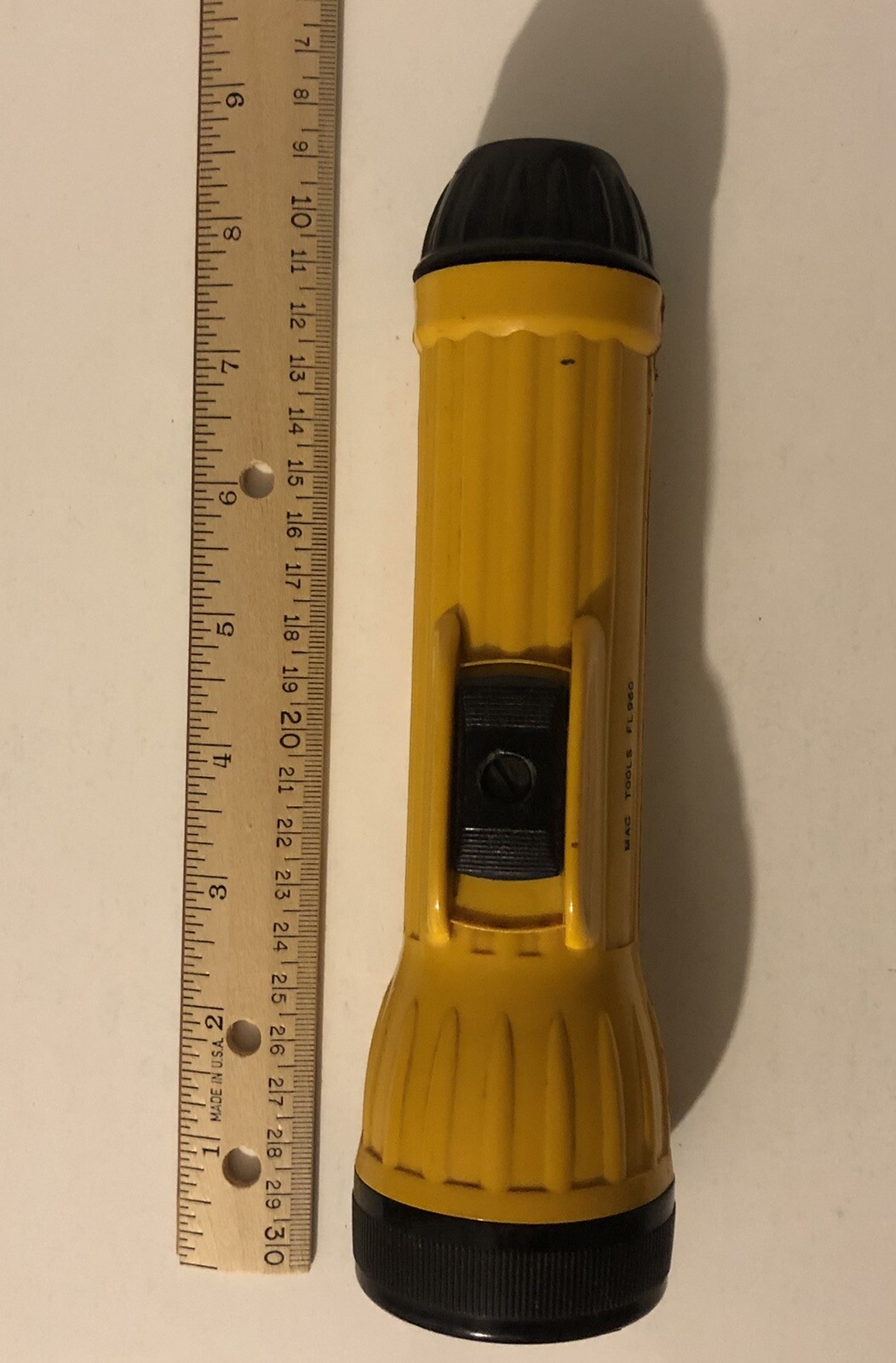 Vintage Mac Tools 2 D Battery flashlight Yellow Works Great MODEL FL960