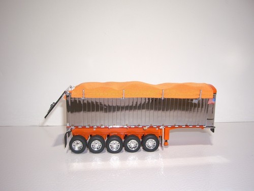 DCP FIRST GEAR 1/64 WHITE&ORANGE PETE 389 WITH 36" SLEEPER GENESIS ll END DUMPS - Picture 20 of 21