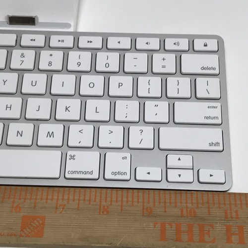 Apple iPad Keyboard Dock For 30-Pin Connector 1st 2nd 3rd Generation A1359 White - Picture 8 of 9