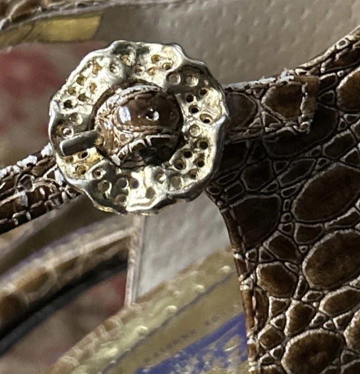 Hale Bob Y2K крокодила выбитая кожа T-ремень заглянуть носок каблуки желтовато-коричневый золото размер 7 М - Изображение 4 из 4