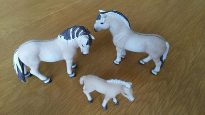 Schleich  Pferd Fjord-Pferd  - Familie 13753 Hengst 13754 Stute u. 13755 Fohlen